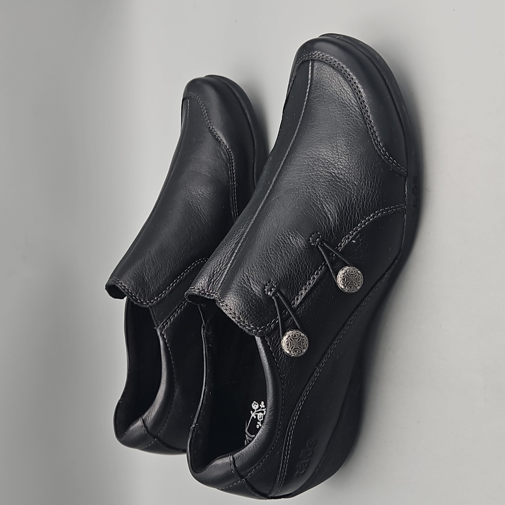Taos Footwear Black Leather Loafers